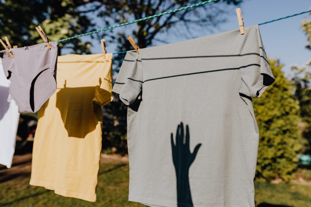 camisas expuestas al aire libre